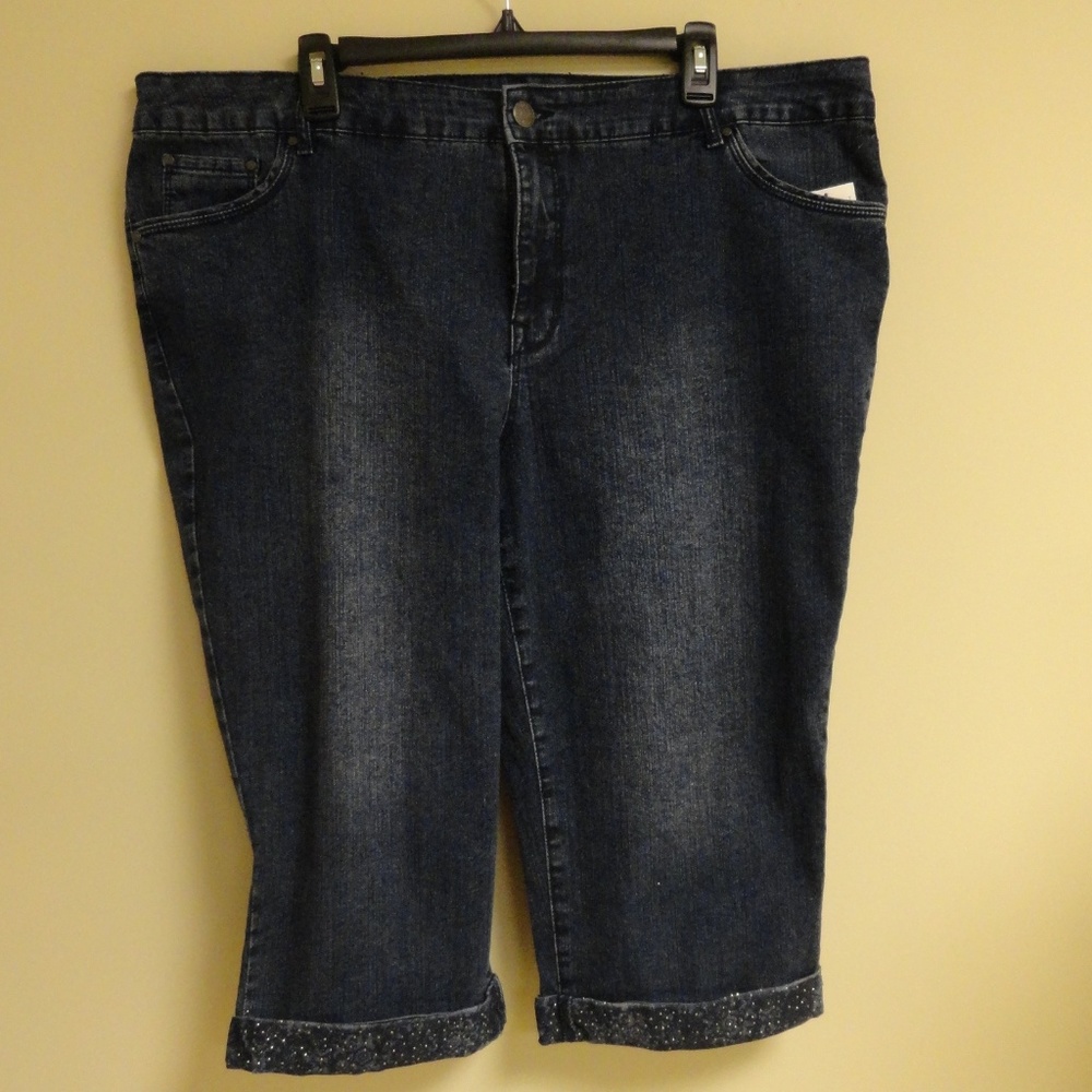 NWT Gloria Vanderbilt crop denim jean